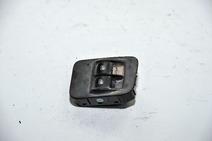 126 BİS ÇIKMA YEDEK PARÇA FİAT ÇIKMA YEDEK PARÇA   (220)FİORİNO CAM DUGMESI